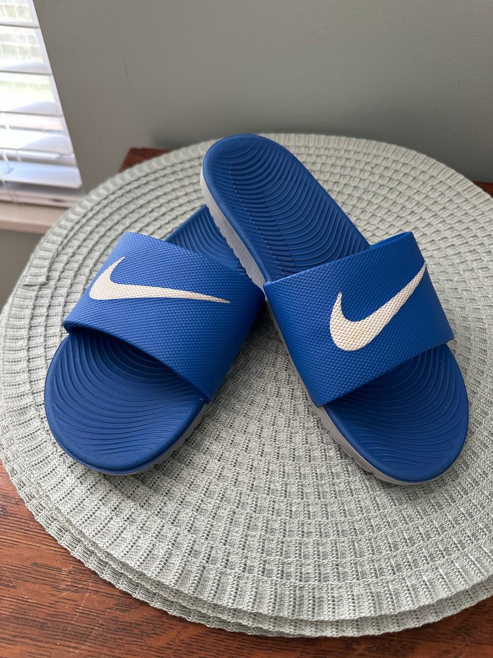 EUC Big Kids Youth Size 5Y Nike Kawa Slide Sandals Flops Sports Shoes